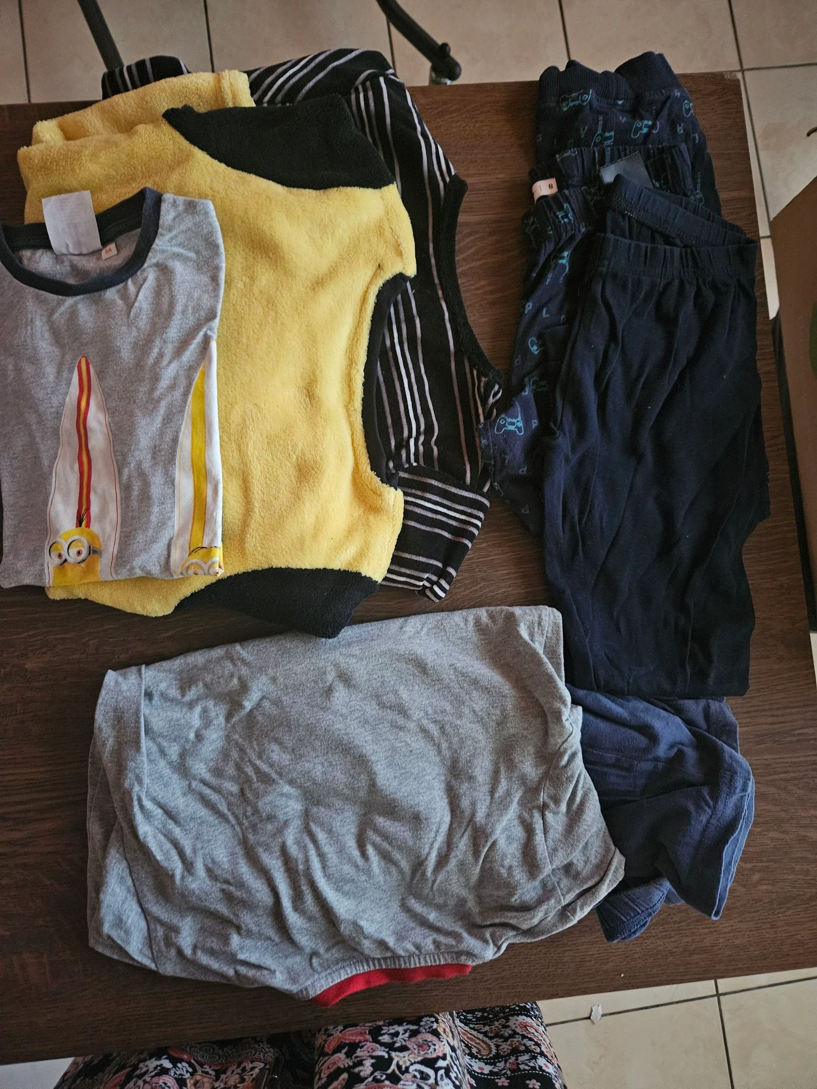 Clothing lot – photo 11